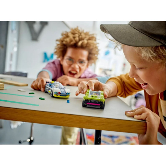 Klocki City 60415 Pościg radiowozu za muscle carem