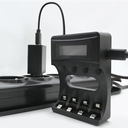 Ładowarka do akumulatorków Ni-MH typu R03/AAA R6/AA | 1800mA 