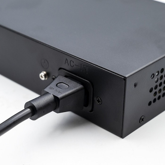 Przełącznik sieciowy SWITCH FAST ETHERNET PoE 4x RJ45 PoE 1x RJ45Uplink 1x SFP | 65W | 1000 Mb/s 