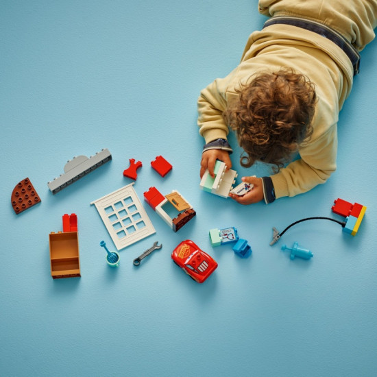 Klocki DUPLO Disney 10456 Wizyta McQueena w warsztacie Wójta 