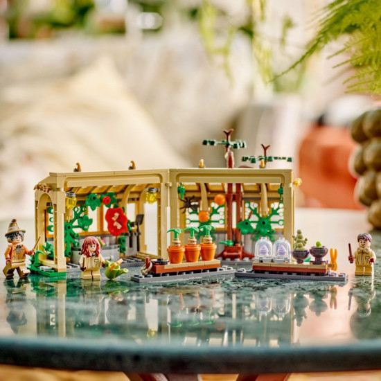 Klocki Harry Potter 76445 Zamek Hogwart: zajęcia z zielarstwa 