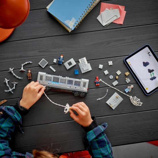 Klocki Super Heroes 76321 Spider-Man kontra Doc Ock - scena w metrze 