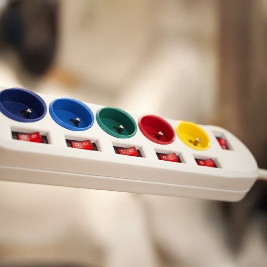 Listwa zasilająca 5 gniazd z włącznikami /multi MCE204 M/W 