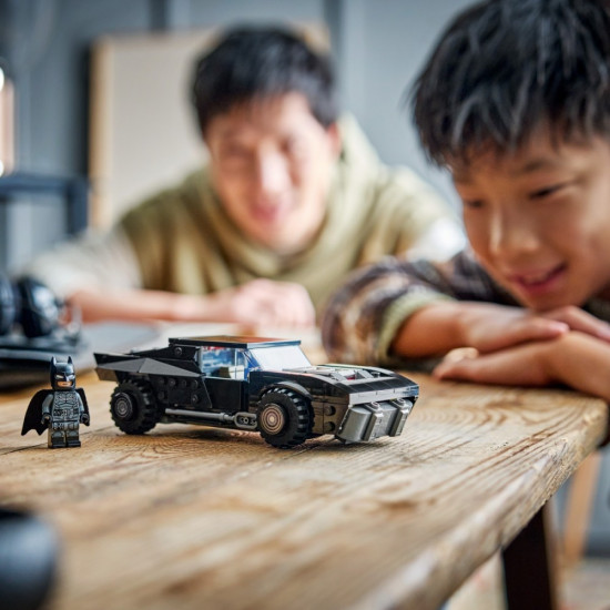Klocki Super Heroes 76332 Batmobil z filmu Batman 