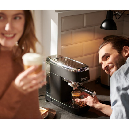 Ekspres ciśnieniowy kolbowy Lapressa czarny