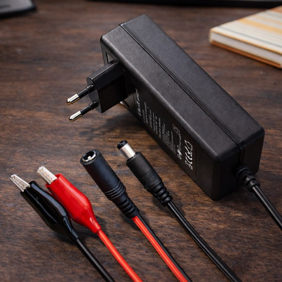 Ładowarka do akumulatora AGM GEL | Prostownik 12V | 2A | 24W |   5.5x2.1 | kabel 1.8m 